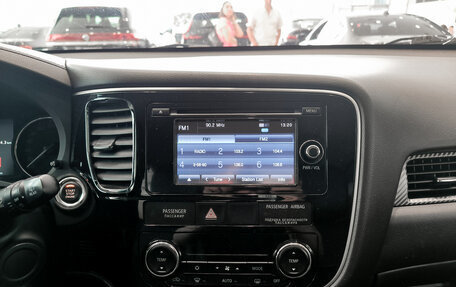 Mitsubishi Outlander III рестайлинг 3, 2015 год, 1 570 000 рублей, 19 фотография