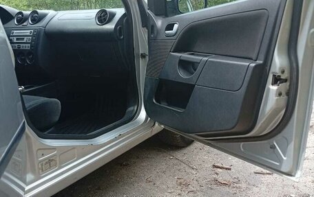 Ford Fiesta, 2005 год, 345 000 рублей, 10 фотография