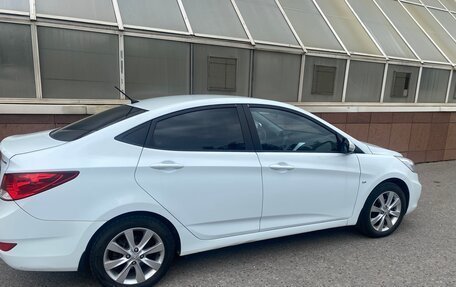 Hyundai Solaris II рестайлинг, 2013 год, 850 000 рублей, 5 фотография