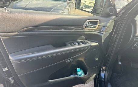 Jeep Grand Cherokee, 2014 год, 2 800 000 рублей, 21 фотография