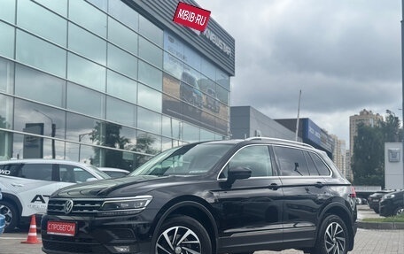 Volkswagen Tiguan II, 2018 год, 2 199 000 рублей, 6 фотография