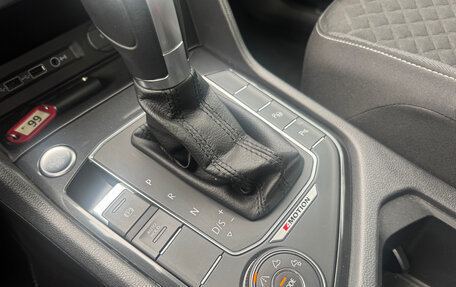 Volkswagen Tiguan II, 2018 год, 2 199 000 рублей, 14 фотография