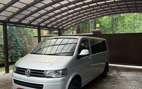 Volkswagen Caravelle T5, 2015 год, 1 950 000 рублей, 2 фотография