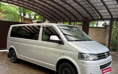 Volkswagen Caravelle T5, 2015 год, 1 950 000 рублей, 5 фотография