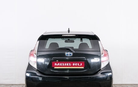 Toyota Aqua I, 2015 год, 889 000 рублей, 6 фотография