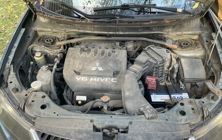 Mitsubishi Outlander III рестайлинг 3, 2007 год, 700 000 рублей, 2 фотография