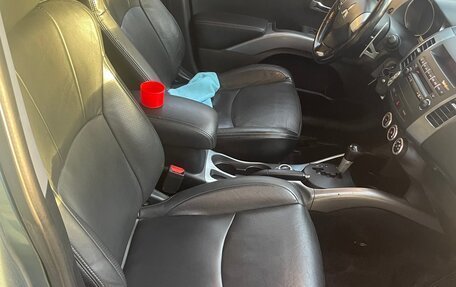 Mitsubishi Outlander III рестайлинг 3, 2007 год, 700 000 рублей, 10 фотография
