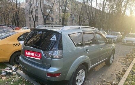 Mitsubishi Outlander III рестайлинг 3, 2007 год, 700 000 рублей, 4 фотография