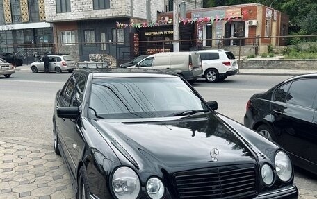 Mercedes-Benz E-Класс, 1998 год, 670 000 рублей, 2 фотография
