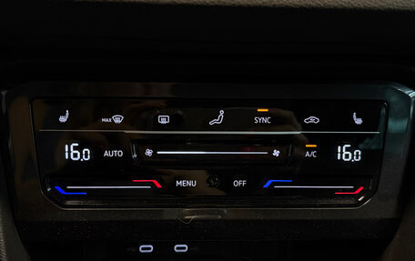 Volkswagen Tiguan II, 2021 год, 3 080 000 рублей, 13 фотография