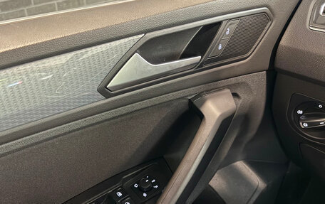 Volkswagen Tiguan II, 2021 год, 3 080 000 рублей, 16 фотография