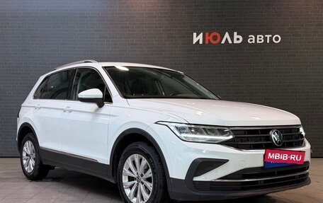 Volkswagen Tiguan II, 2021 год, 3 080 000 рублей, 3 фотография