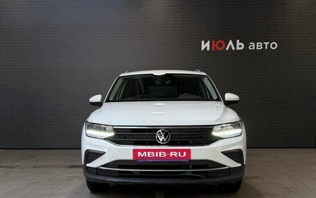 Volkswagen Tiguan II, 2021 год, 3 080 000 рублей, 2 фотография
