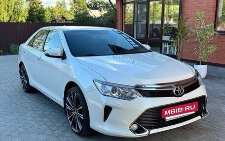 Toyota Camry, 2017 год, 2 500 000 рублей, 4 фотография