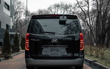 Hyundai Grand Starex Grand Starex I рестайлинг 2, 2020 год, 4 250 000 рублей, 3 фотография