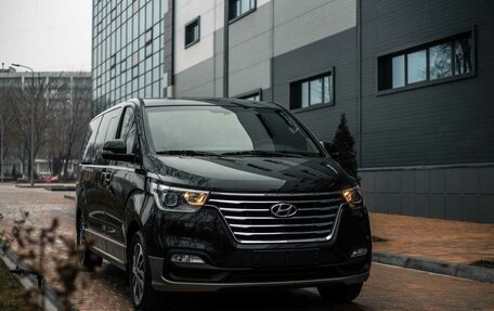 Hyundai Grand Starex Grand Starex I рестайлинг 2, 2020 год, 4 250 000 рублей, 7 фотография