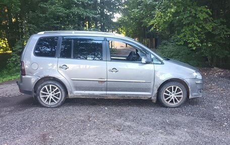 Volkswagen Touran III, 2008 год, 450 000 рублей, 2 фотография
