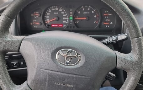 Toyota Land Cruiser 100 рестайлинг 2, 2001 год, 1 950 000 рублей, 1 фотография