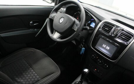 Renault Logan II, 2018 год, 970 000 рублей, 17 фотография