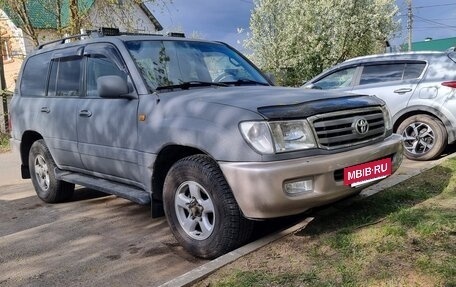 Toyota Land Cruiser 100 рестайлинг 2, 2001 год, 1 950 000 рублей, 6 фотография