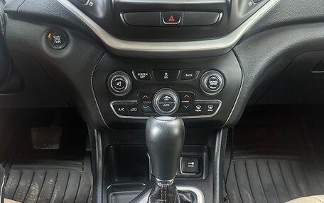 Jeep Cherokee, 2015 год, 1 900 000 рублей, 17 фотография