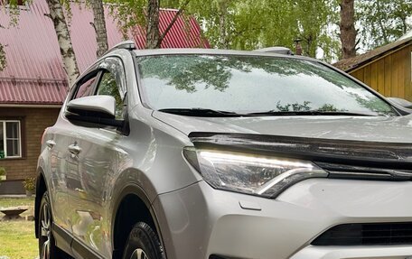 Toyota RAV4, 2018 год, 2 800 000 рублей, 2 фотография