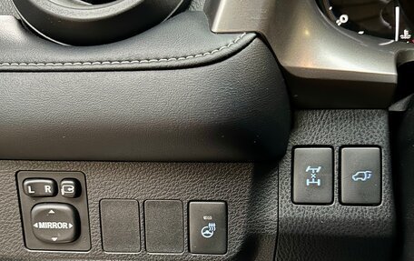 Toyota RAV4, 2018 год, 2 800 000 рублей, 13 фотография