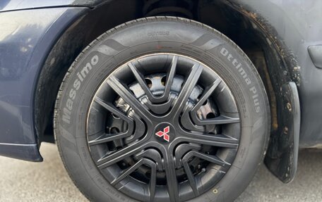 Mitsubishi Carisma I, 2001 год, 300 000 рублей, 15 фотография