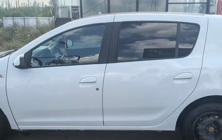 Renault Sandero II рестайлинг, 2015 год, 650 000 рублей, 3 фотография