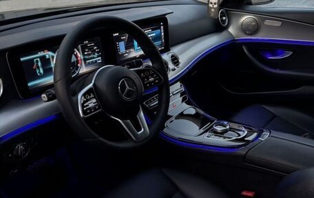 Mercedes-Benz E-Класс, 2018 год, 2 400 000 рублей, 7 фотография