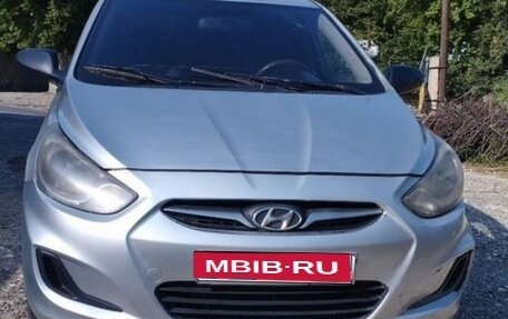Hyundai Solaris II рестайлинг, 2013 год, 400 000 рублей, 1 фотография