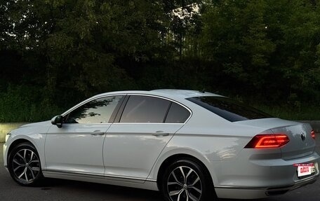 Volkswagen Passat B8 рестайлинг, 2018 год, 2 600 000 рублей, 33 фотография