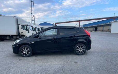 Hyundai Solaris II рестайлинг, 2012 год, 680 000 рублей, 2 фотография