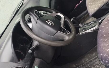 Hyundai Solaris II рестайлинг, 2013 год, 400 000 рублей, 3 фотография