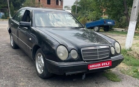 Mercedes-Benz E-Класс, 1996 год, 315 000 рублей, 1 фотография