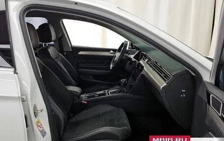 Volkswagen Passat B8 рестайлинг, 2021 год, 2 200 000 рублей, 17 фотография