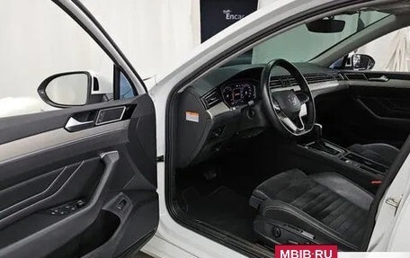 Volkswagen Passat B8 рестайлинг, 2021 год, 2 200 000 рублей, 16 фотография