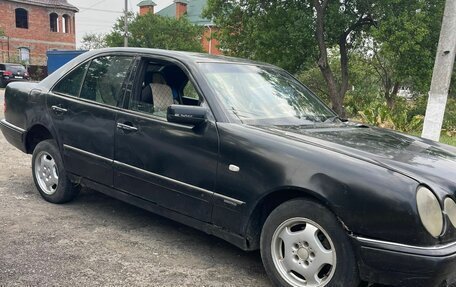Mercedes-Benz E-Класс, 1996 год, 315 000 рублей, 2 фотография
