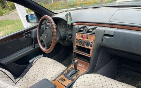 Mercedes-Benz E-Класс, 1996 год, 315 000 рублей, 5 фотография