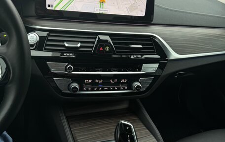 BMW 5 серия, 2021 год, 4 790 000 рублей, 13 фотография