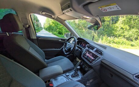 Volkswagen Tiguan II, 2019 год, 2 400 000 рублей, 10 фотография