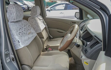 Toyota ISis I, 2012 год, 1 170 000 рублей, 10 фотография