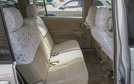 Toyota ISis I, 2012 год, 1 170 000 рублей, 11 фотография