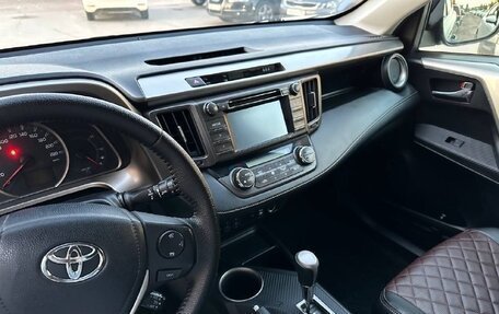 Toyota RAV4, 2015 год, 2 380 000 рублей, 15 фотография