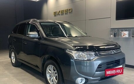 Mitsubishi Outlander III рестайлинг 3, 2013 год, 1 585 000 рублей, 2 фотография