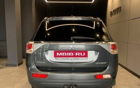 Mitsubishi Outlander III рестайлинг 3, 2013 год, 1 585 000 рублей, 6 фотография