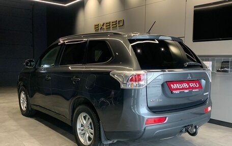 Mitsubishi Outlander III рестайлинг 3, 2013 год, 1 585 000 рублей, 5 фотография