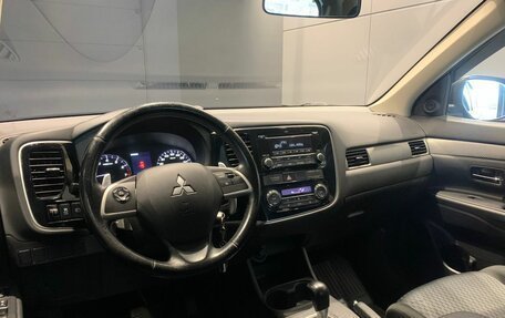 Mitsubishi Outlander III рестайлинг 3, 2013 год, 1 585 000 рублей, 8 фотография