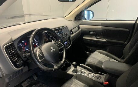 Mitsubishi Outlander III рестайлинг 3, 2013 год, 1 585 000 рублей, 10 фотография