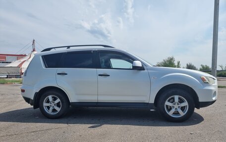 Mitsubishi Outlander III рестайлинг 3, 2010 год, 1 089 000 рублей, 2 фотография